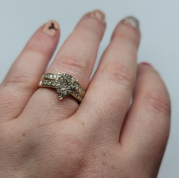 10K Diamond Ring Set - Picture 7 of 16